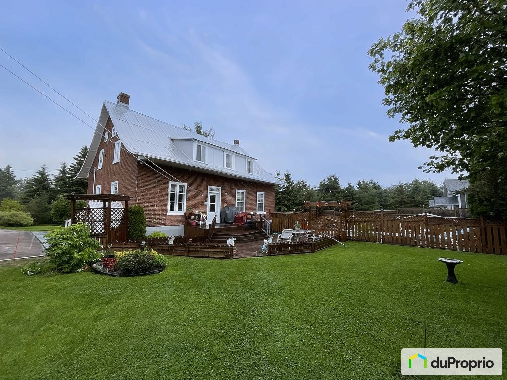 $695,000 - 1 1/2 Storey for sale in Chicoutimi (Laterrière) — photo 2