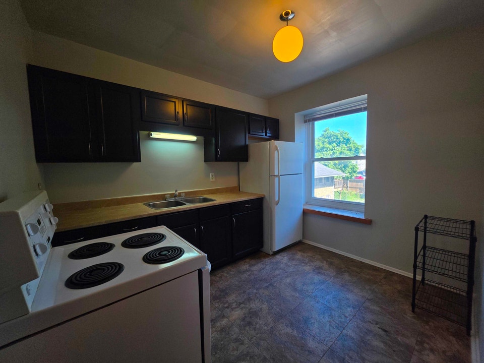 79 Queen St Unit 2 – Charming 2‑Bedroom Downtown Kingston 5