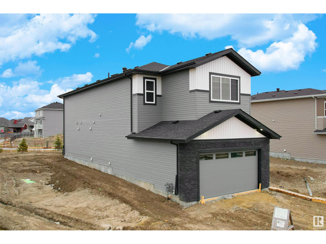 3924 41 AV Beaumont, Alberta in Houses for Sale in Edmonton - Image 3