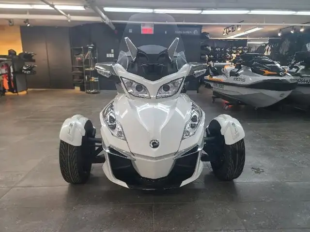 2017 Can-Am SPYDER RT LTD (SE6) BLANC in Sport Touring in Lanaudière - Image 5