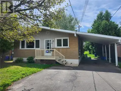 THREE BEDROOM ALL BRICK HOME WITH 1 BEDROOM IN LAW SUITE. EXCELLENT LOCATION CLOSE TO CAMBRIAN COLLE...