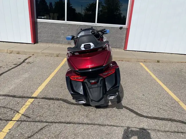2018 Honda GL1800DAN Gold Wing Tour DCT Airbag GOLD WING TOURER  in Sport Touring in Guelph - Image 4