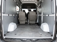 . Engine: 4 Cylinder Engine (image 6)