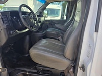 Perfect Auto 16 FT BOX - POWER LIFT GATE - 6.6 L GAS - PRICE IS INCLUDED SAFETY , OIL CHANGE AND YEL... (image 9)