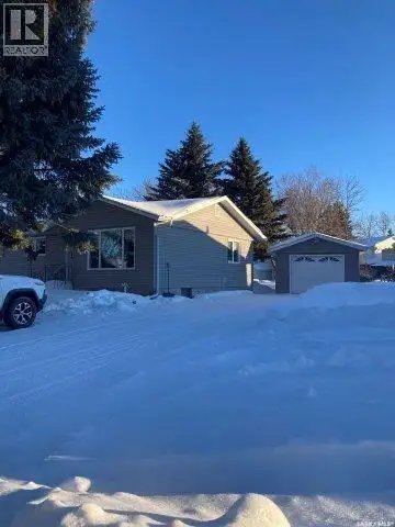 212 Fourth STREET NE Ituna, Saskatchewan in Houses for Sale in Regina - Image 3