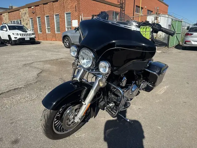 2011 Harley-Davidson Street Glide ~ ELECTRA GLIDE LTD ~ 103CI ~  in Sport Touring in City of Toronto - Image 4