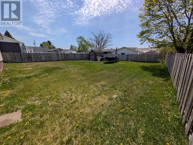 6 Darwin AVE Wawa, Ontario in Houses for Sale in Thunder Bay - Image 4