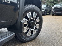 This GMC Sierra 2500 Denali 4WD Crew boasts a Turbocharged Diesel V8 6.6L/ engine powering this Unkn... (image 5)
