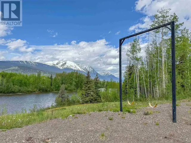 585 16 HIGHWAY Smithers, British Columbia in Houses for Sale in Smithers - Image 4