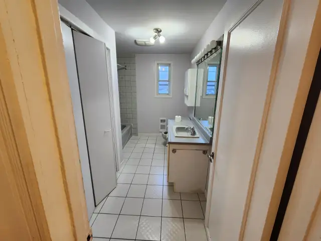 Grand 5 ½ à louer – Emplacement idéal in Long Term Rentals in City of Montréal - Image 7