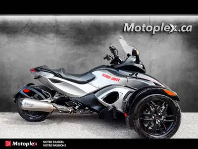 Motoplex Mirabel 2011 CAN AM SPYDER RSS SE5 AKRAPOVIC SPYDER RSS SE5 AKRAPOVIC GARANTIE PROLONGÉE ju...