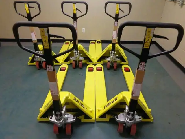 transpalette  chariot elevateur manuel 1 an garantie forklift​ in Other in City of Montréal - Image 8