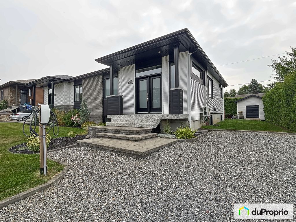 $389,000 - Semi-detached for sale in Ste-Marie — photo 1