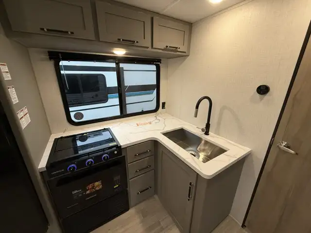2026 KEYSTONE RV Hideout 291 BRWE in RVs & Motorhomes in Nelson - Image 38