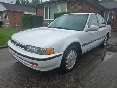 1993 Honda Accord EX-R White on Grey leather/Cloth interior. 252,000 kms Brought over from BC so rus...