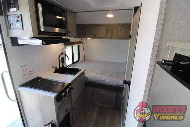 2027 SUNSET PARK RV SUNRAY 149 in Travel Trailers & Campers in Abbotsford - Image 15
