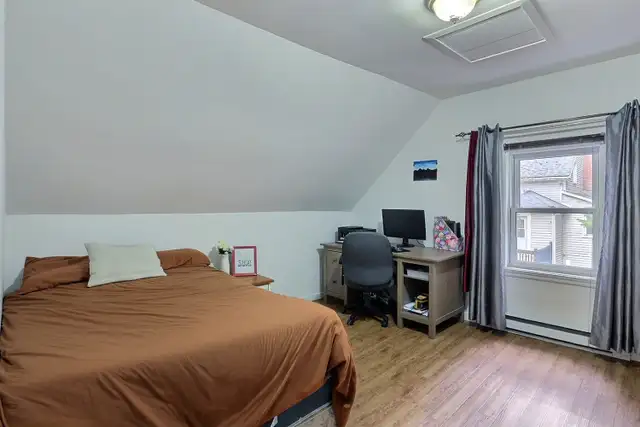 Une vraie aubaine à seulement 230 000 $! in Houses for Sale in Sherbrooke - Image 10