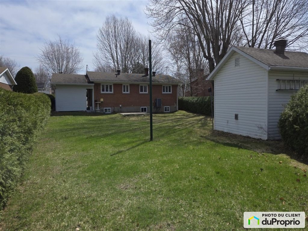 $425,000 - Bungalow for sale in Farnham — photo 2