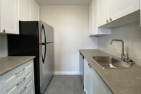 SPACIOUS THREE BEDROOM APARTMENT FOR RENT IN PETERBOROUGH! SURROUNDED BY PARKS AND CLOSE TO LITTLE L... (image 2)