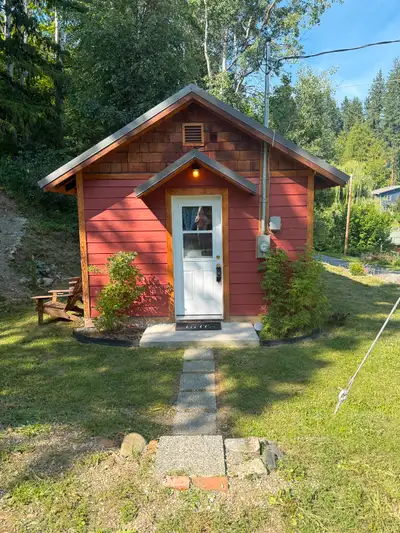 **Charming Tiny Home in Beautiful Kaslo – A Hidden Gem!** Welcome to this adorable 500 sq.ft. home,...