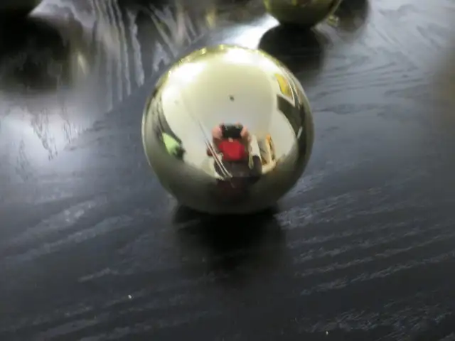 Large & Medium Gold Balls for a Christmas Tree in Holiday, Event & Seasonal in Edmonton - Image 4