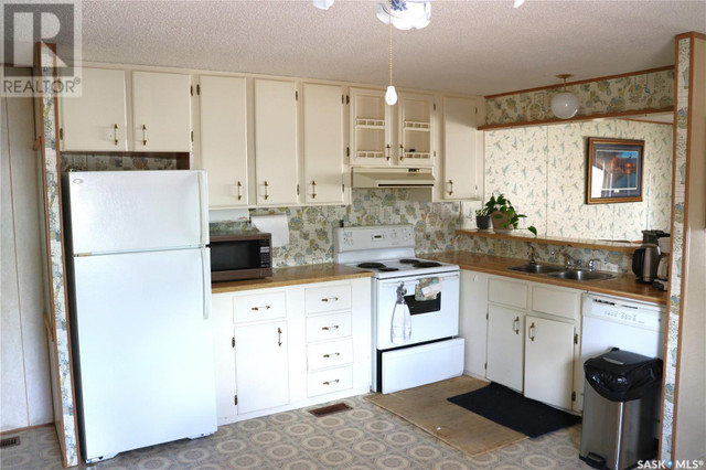 59 Eastview Trailer COURT Prince Albert, Saskatchewan in Houses for Sale in Prince Albert - Image 4