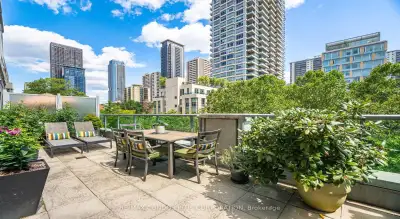 Price: $899,000 / $3,411/mo This is a WOW situation! RARELY AVAILABLE in Tridel's sought after "The...