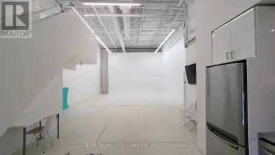 Opportunity to lease a creative industrial studio unit in Toronto's South Riverdale district. Aproxi...