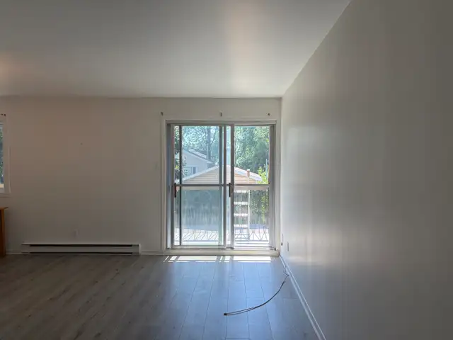 Superbe 4 1/2, rue Pie-X Lévis, sur 2 étage, LIBRE in Long Term Rentals in Lévis - Image 4
