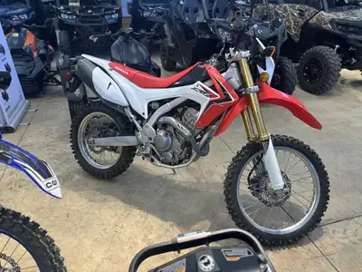 Good condition, certified, dual sport, 8299 kms By their very definition, dual-sport bikes are a com...