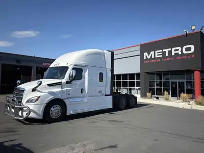 2026 White Cascadia, 72 Raised Roof Condo, DT12 (auto), 505 HP, 2.85 Ratio, 280 US gallons total wit...