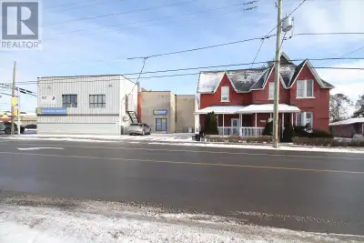 Excellent commercial retail investment opportunity in the heart of Embrun. The building has three co...