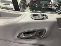 Le Ford Transit 2019 version T-250 toit moyen 148 po PNBV de 9 000 lb porte coulissante côté passage... (image 9)