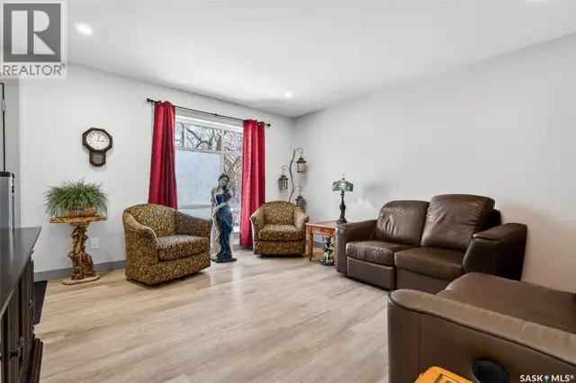 1160 Willow AVENUE Moose Jaw, Saskatchewan in Houses for Sale in Moose Jaw - Image 5