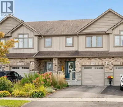 Move-in ready, finished top-to-bottom, and steps to Riverside Public School! Built by Claysam Homes,...