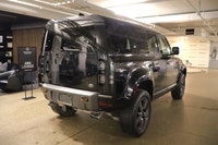 This Land Rover Defender has a dependable Intercooled Supercharger Premium Unleaded V-8 5.0 L/305 en... (image 6)
