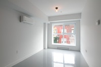 Renovated Akelius one bedroom apartment for rent. Located near Marie Anne in the Plateau Mont-Royal... (image 3)