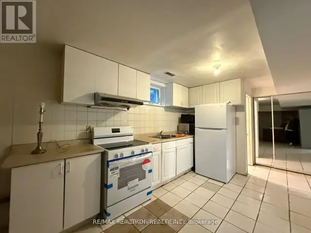 61 WILMONT DRIVE Toronto (Black Creek), Ontario in Long Term Rentals in Markham / York Region - Image 8