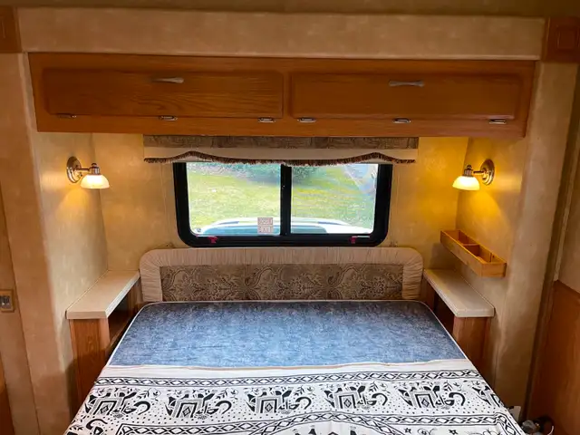 2007 (Motor Home 32’) Forest River Georgetown XL in RVs & Motorhomes in Abbotsford - Image 5
