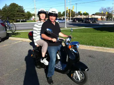 Looking for a fun, affordable way to get around town without paying for gas? This 2015 MOTORINO XP e...
