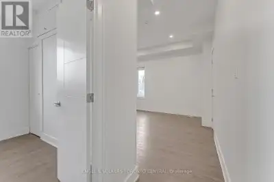 2 - 1415 GERRARD STREET E Toronto (Greenwood-Coxwell), Ontario