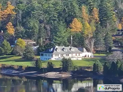 Demeure et site EXCEPTIONNELS parmis les plus recherchés. Luxueuse et paisible propriété construite...