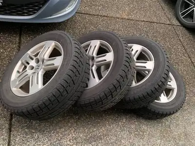 Up for sale is a nice Honda odyssey 18" OEM Winter Package in excellent shape and good tread size 24...