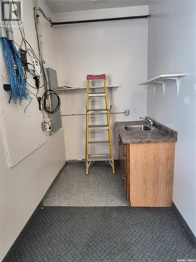 24 12th STREET NE Weyburn, Saskatchewan in Commercial & Office Space for Sale in Regina - Image 12