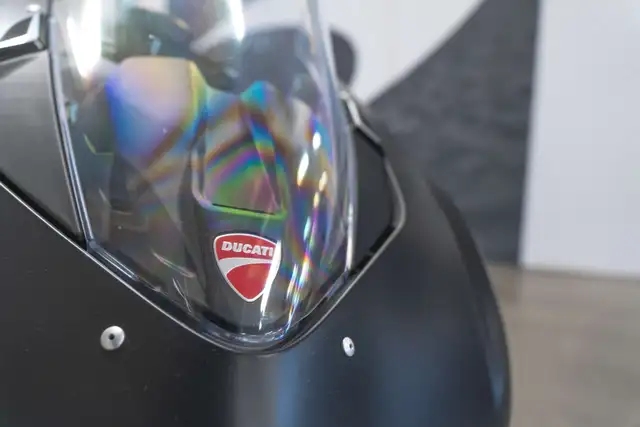 2025 Ducati Panigale V2 *BAS KMs!*553399213663856643