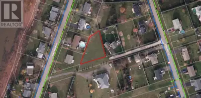 Beautiful 0.31 acre property, accessed via a private lane way off of Starling Crescent, with only on...