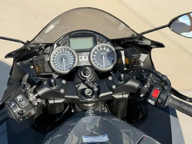 2022 KAWASAKI NINJA ZX-14R ABS - GREY! in Street, Cruisers & Choppers in Thunder Bay - Image 9