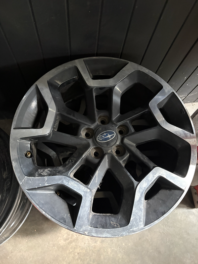 Mags en très bon état subaru 17 pouce rive sud ville mercier valerie 514-501-6036