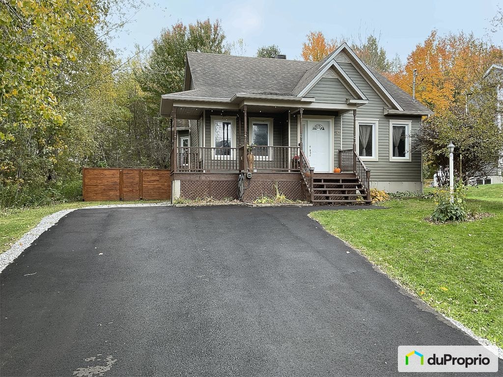 $561,000 - Bungalow for sale in Waterloo — photo 1