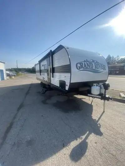 USED 2023 Grand River 310QBN Bunkhouse FINANCING & EXTENDED WARRANTY AVAILABLE NO WATER DAMAGE ALL A...